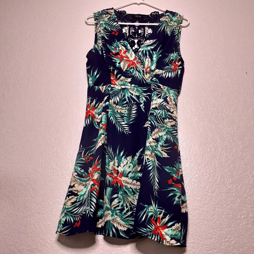 Dress - Picture 3 of 5